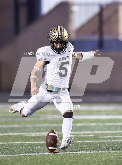 Thumbnail 2 in Comanche vs. Henrietta (UIL Bi-district playoff) photogallery.