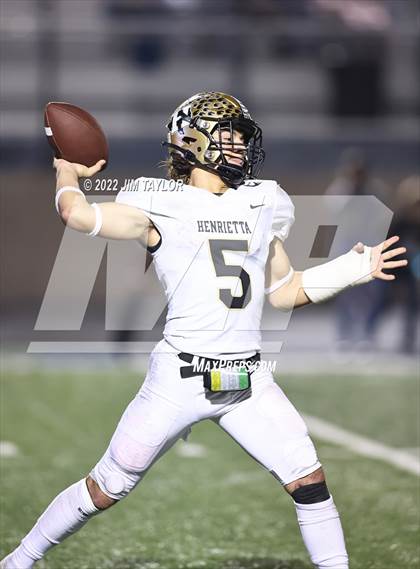 Thumbnail 1 in Comanche vs. Henrietta (UIL Bi-district playoff) photogallery.