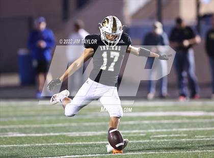 Thumbnail 2 in Comanche vs. Henrietta (UIL Bi-district playoff) photogallery.