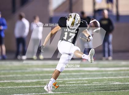 Thumbnail 2 in Comanche vs. Henrietta (UIL Bi-district playoff) photogallery.