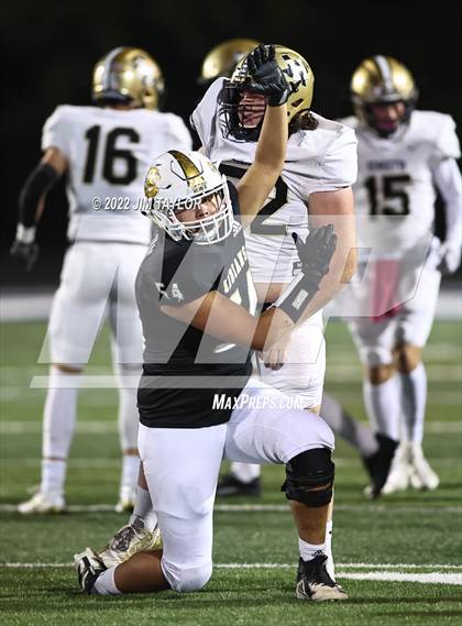 Thumbnail 2 in Comanche vs. Henrietta (UIL Bi-district playoff) photogallery.