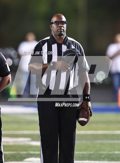 Thumbnail 1 in Comanche vs. Henrietta (UIL Bi-district playoff) photogallery.