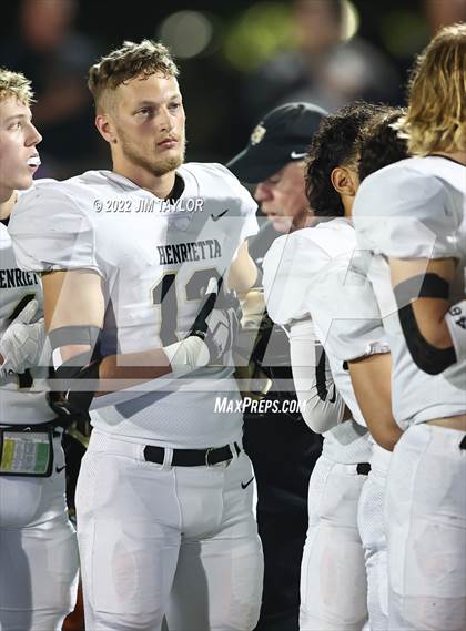 Thumbnail 1 in Comanche vs. Henrietta (UIL Bi-district playoff) photogallery.