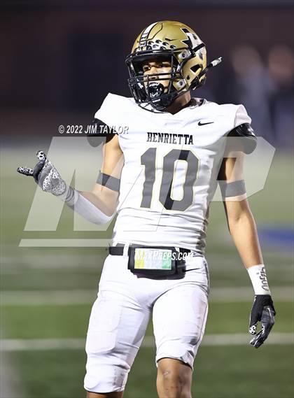 Thumbnail 3 in Comanche vs. Henrietta (UIL Bi-district playoff) photogallery.