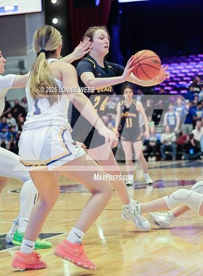 Thumbnail 2 in Pelham Memorial vs. Ardsley (NYSPHSAA Section 1 Class A Final) photogallery.