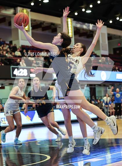 Thumbnail 3 in Pelham Memorial vs. Ardsley (NYSPHSAA Section 1 Class A Final) photogallery.