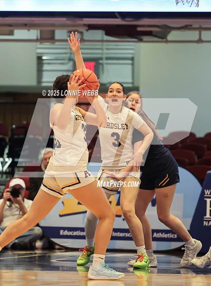 Thumbnail 1 in Pelham Memorial vs. Ardsley (NYSPHSAA Section 1 Class A Final) photogallery.