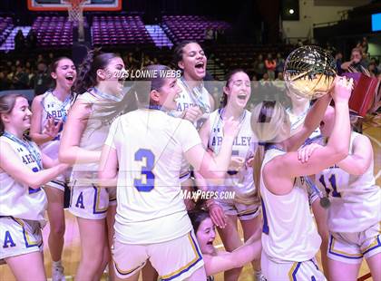Thumbnail 1 in Pelham Memorial vs. Ardsley (NYSPHSAA Section 1 Class A Final) photogallery.