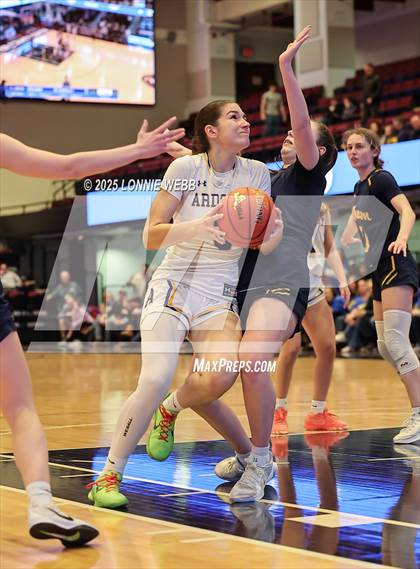 Thumbnail 1 in Pelham Memorial vs. Ardsley (NYSPHSAA Section 1 Class A Final) photogallery.