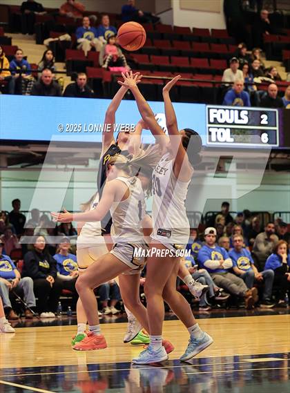 Thumbnail 3 in Pelham Memorial vs. Ardsley (NYSPHSAA Section 1 Class A Final) photogallery.
