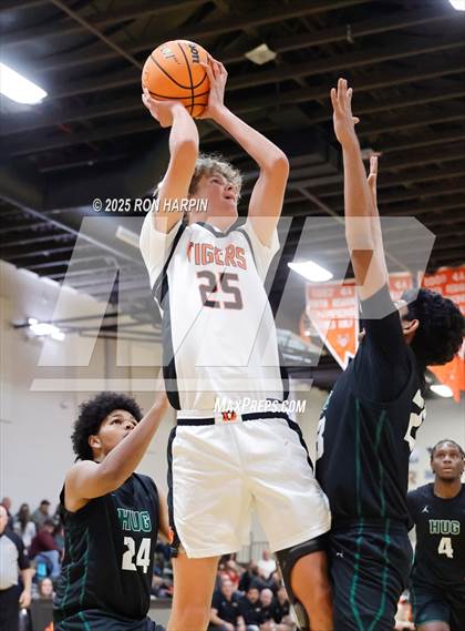 Thumbnail 1 in Hug @ Douglas photogallery.