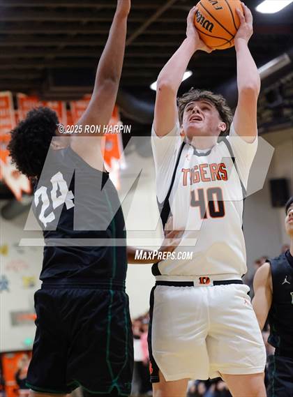 Thumbnail 2 in Hug @ Douglas photogallery.