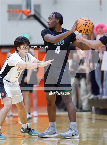 Thumbnail 3 in Hug @ Douglas photogallery.