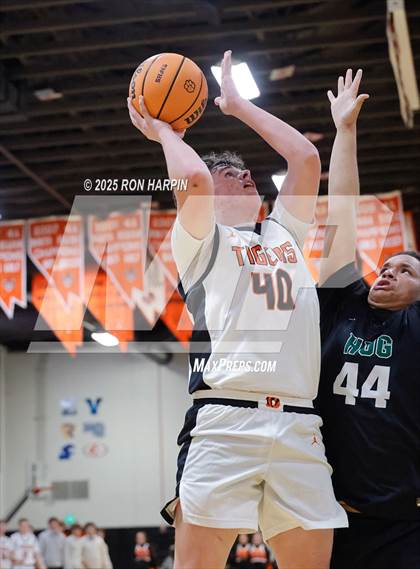 Thumbnail 1 in Hug @ Douglas photogallery.