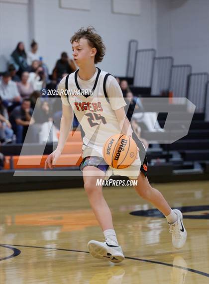 Thumbnail 1 in Hug @ Douglas photogallery.