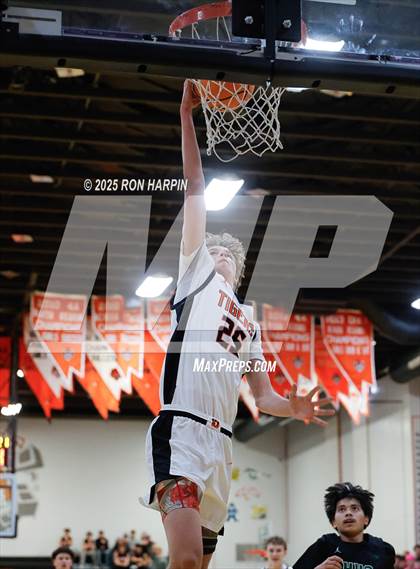 Thumbnail 1 in Hug @ Douglas photogallery.