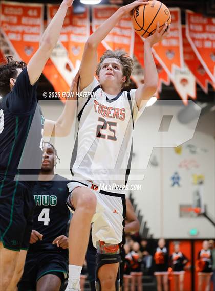 Thumbnail 3 in Hug @ Douglas photogallery.