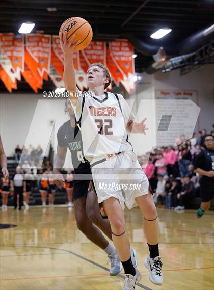 Thumbnail 3 in Hug @ Douglas photogallery.