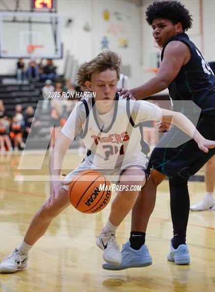 Thumbnail 1 in Hug @ Douglas photogallery.