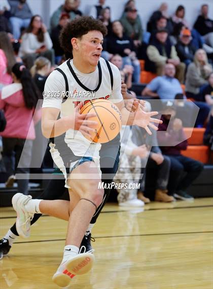 Thumbnail 2 in Hug @ Douglas photogallery.