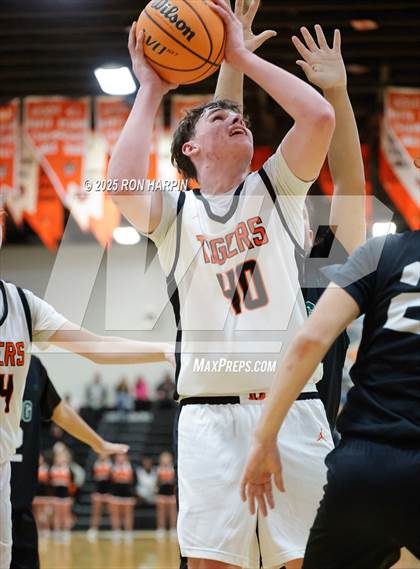 Thumbnail 2 in Hug @ Douglas photogallery.