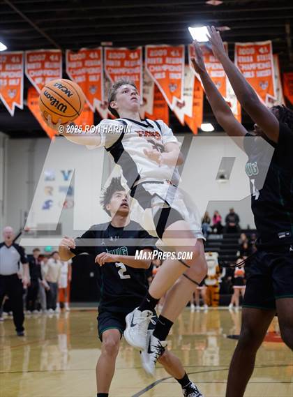 Thumbnail 3 in Hug @ Douglas photogallery.