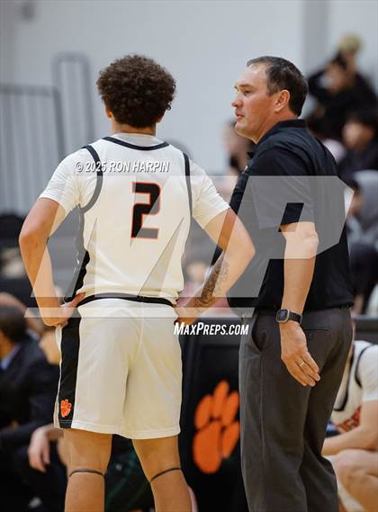 Thumbnail 2 in Hug @ Douglas photogallery.