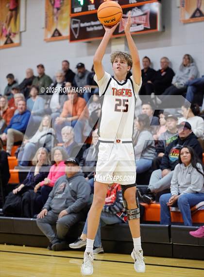 Thumbnail 2 in Hug @ Douglas photogallery.