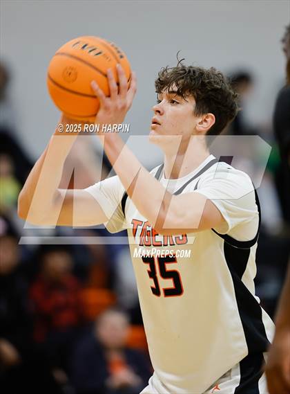 Thumbnail 3 in Hug @ Douglas photogallery.