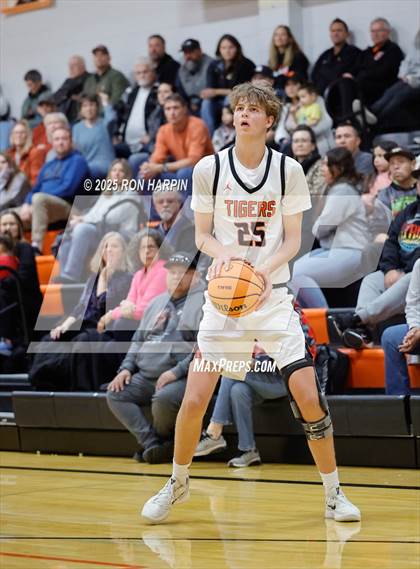 Thumbnail 1 in Hug @ Douglas photogallery.