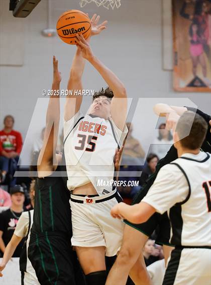 Thumbnail 2 in Hug @ Douglas photogallery.