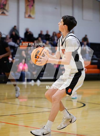 Thumbnail 3 in Hug @ Douglas photogallery.