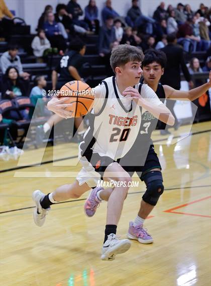 Thumbnail 1 in Hug @ Douglas photogallery.