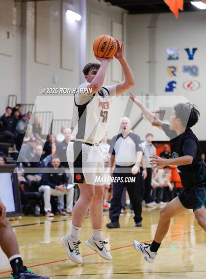 Thumbnail 1 in Hug @ Douglas photogallery.