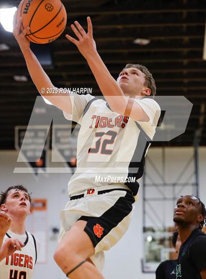 Thumbnail 3 in Hug @ Douglas photogallery.