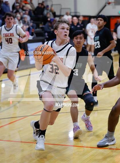 Thumbnail 3 in Hug @ Douglas photogallery.