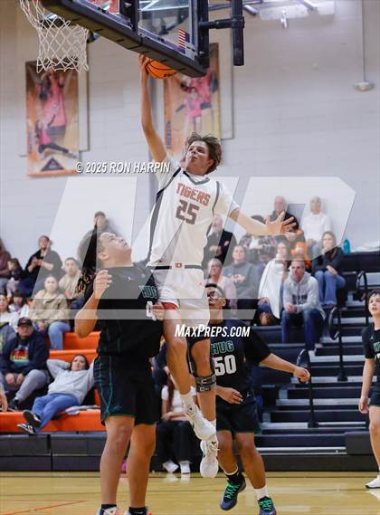 Thumbnail 3 in Hug @ Douglas photogallery.