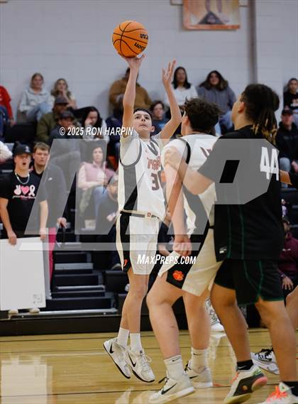 Thumbnail 1 in Hug @ Douglas photogallery.