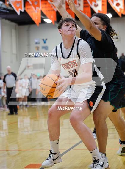 Thumbnail 2 in Hug @ Douglas photogallery.