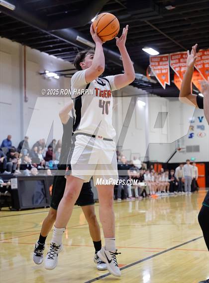 Thumbnail 1 in Hug @ Douglas photogallery.