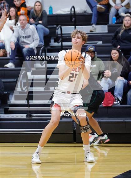 Thumbnail 3 in Hug @ Douglas photogallery.