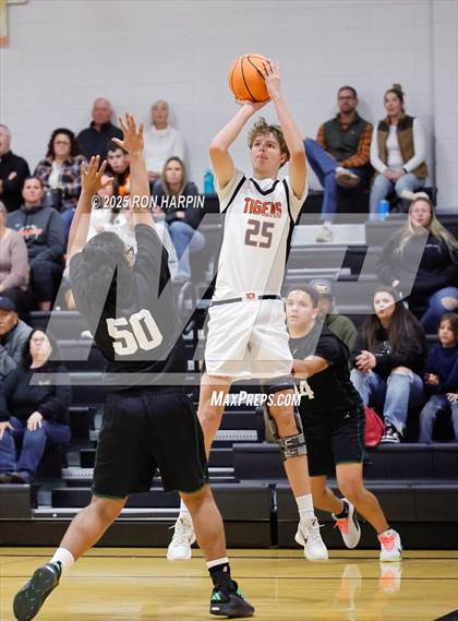 Thumbnail 1 in Hug @ Douglas photogallery.