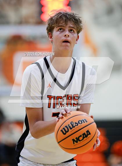 Thumbnail 2 in Hug @ Douglas photogallery.