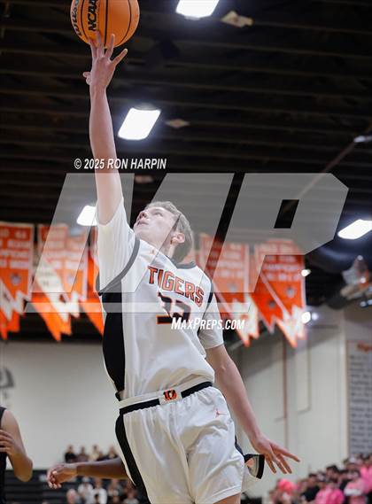 Thumbnail 3 in Hug @ Douglas photogallery.