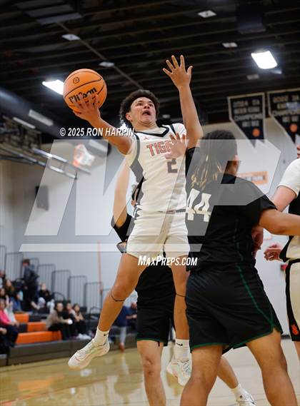 Thumbnail 3 in Hug @ Douglas photogallery.