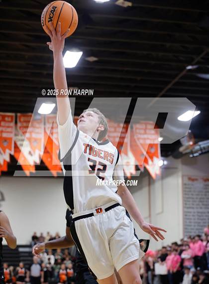 Thumbnail 2 in Hug @ Douglas photogallery.