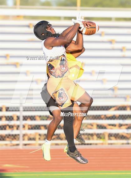 Thumbnail 1 in Trevor Browne vs. Maryvale (Trevor Browne 7 on 7) photogallery.