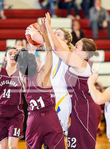 Thumbnail 2 in New Buffalo vs Eau Claire (MHSAA District Playoff) photogallery.