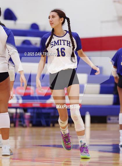 Thumbnail 3 in Oscar Smith @ Kempsville photogallery.