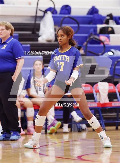Thumbnail 3 in Oscar Smith @ Kempsville photogallery.